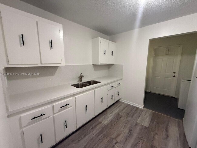 Foto del edificio - 2631 NW 25th St