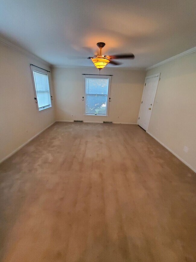 Foto del edificio - 2163-2165 S 87th St - Duplex