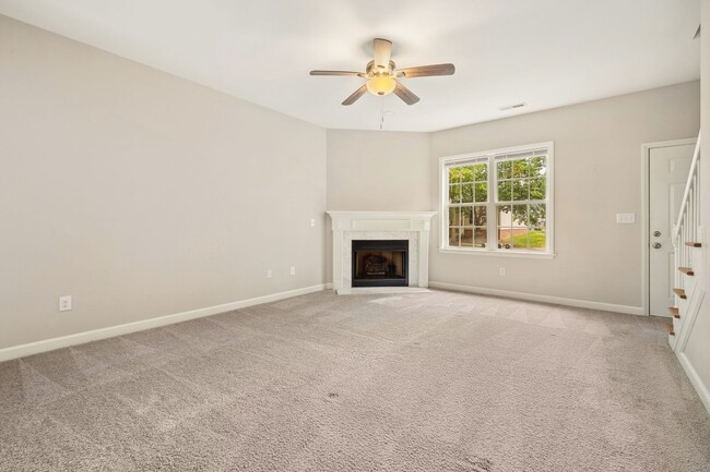 Foto del edificio - Renovated 2 bed 2.5 bath townhome in Holly...