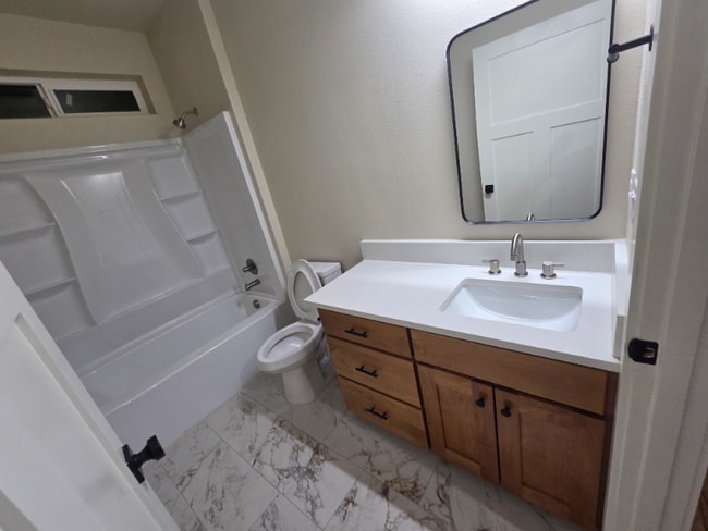 Building Photo - 27908 U St