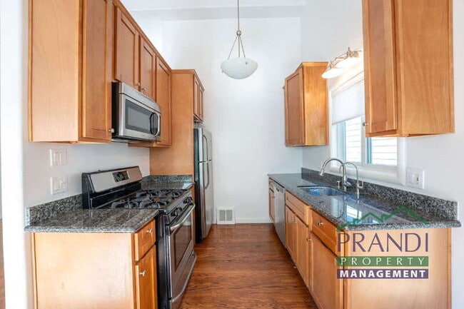 Building Photo - 325 Montecito Dr