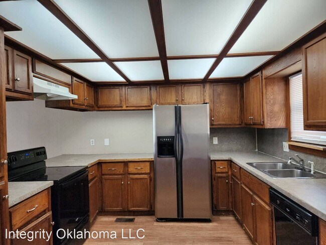 Building Photo - 3 br, 2 bath House - 4501 SE 20th