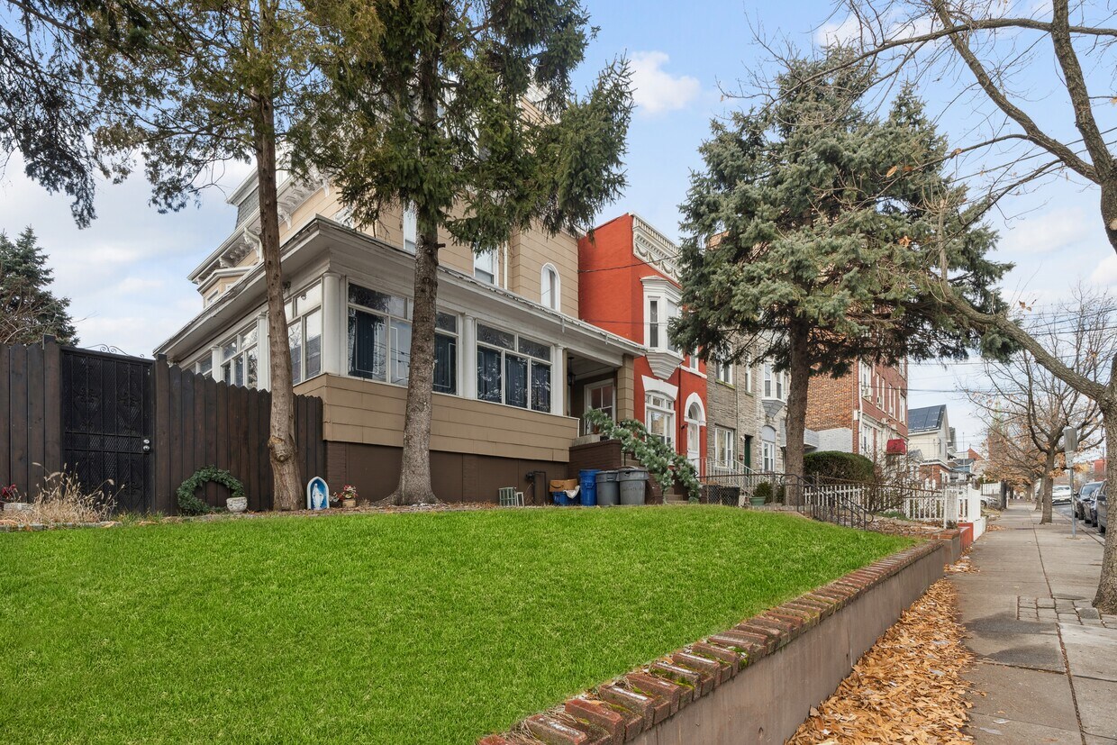 57 Danforth Ave Unit 1, Jersey City, NJ 07305 Apartments in Jersey