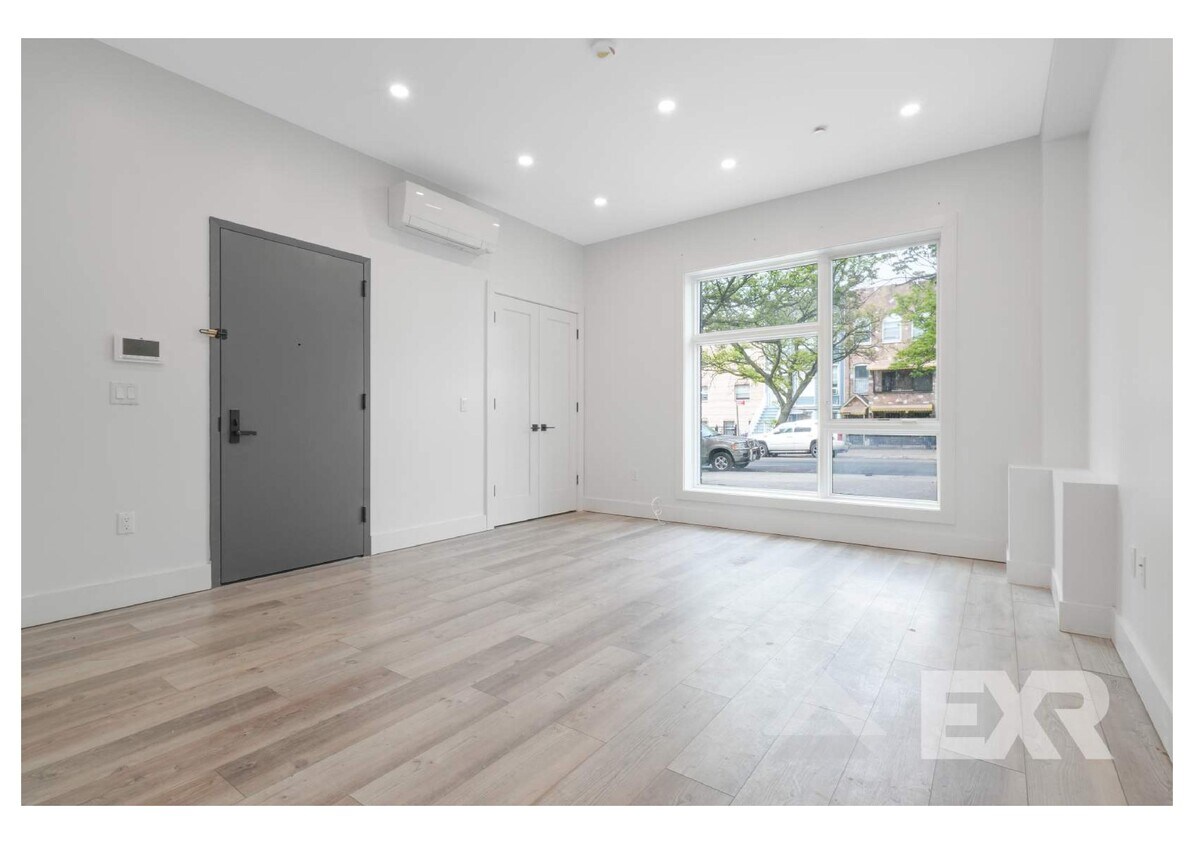 Primary Photo - 1334 Bushwick Ave