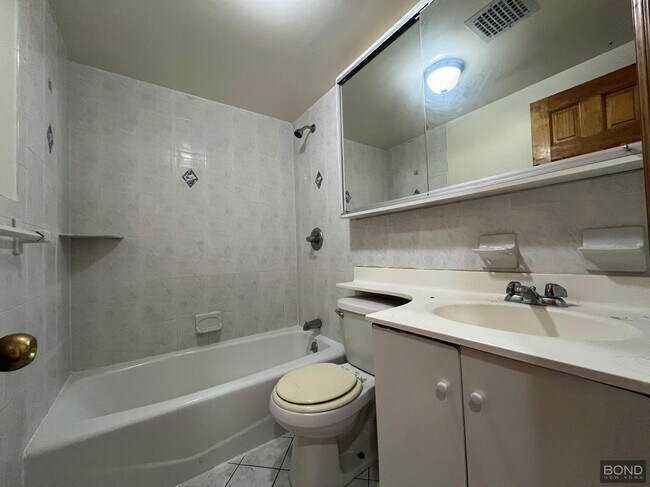 Foto del edificio - 244 W 109th St