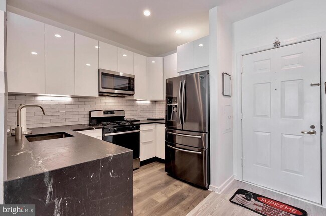 Foto del edificio - 1645 International Dr