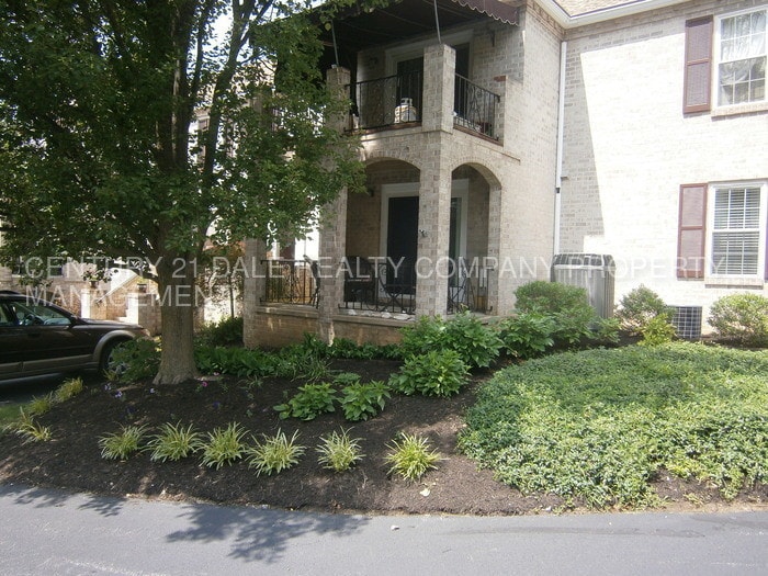 Primary Photo - 1000 Country Club Rd