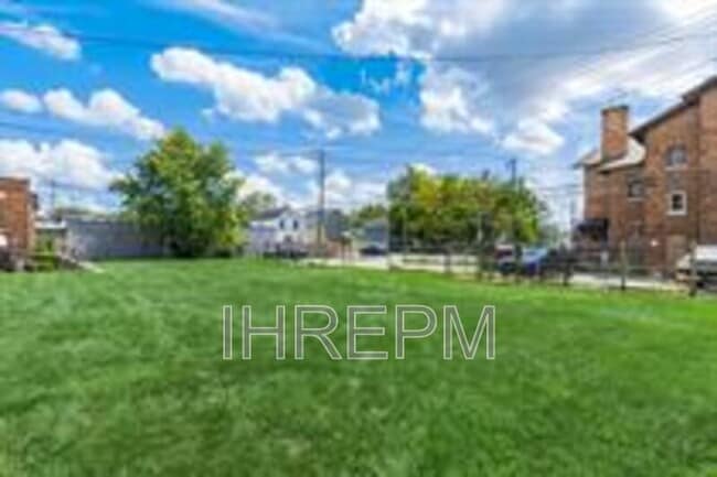 Building Photo - 824 Studer Ave