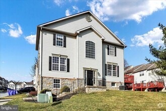 Building Photo - 2725 Hunt Club Dr