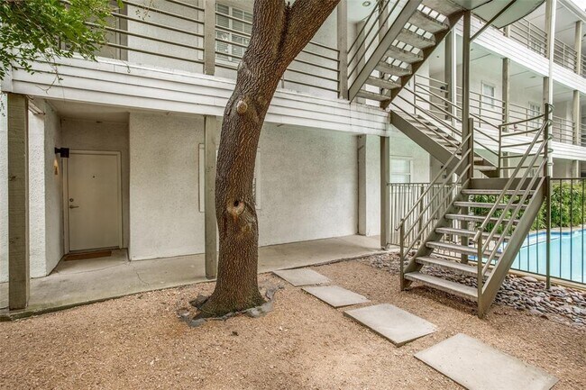 Building Photo - 4111 Cole Ave