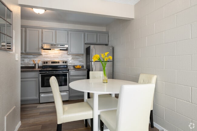 2HAB, 1BA - 675 ft² - Comedor - San Marcos Apartment Homes