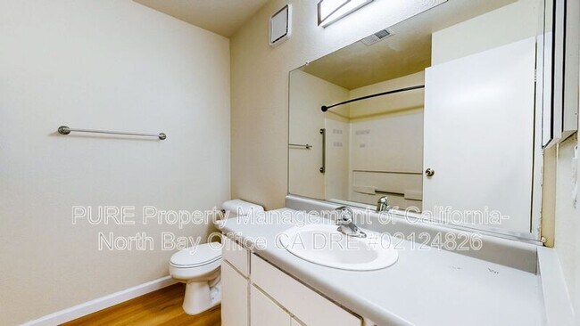 Foto del edificio - 1450 E Cotati Ave