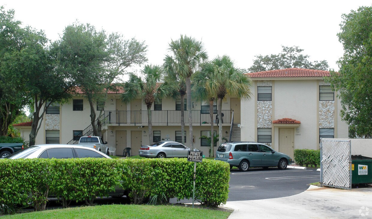Primary Photo - 11430-11442 NW 45th St