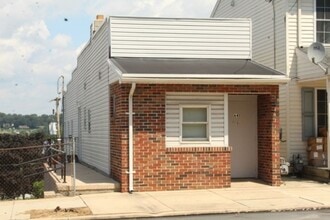 Building Photo - 641 W Broadway