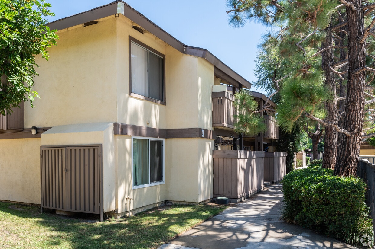 Primary Photo - Park Plaza Apartments