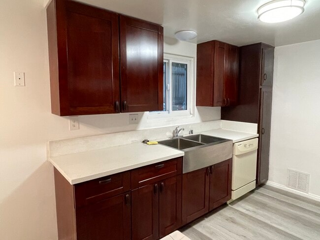 Kitchen_Left Side - 1106 Opal St