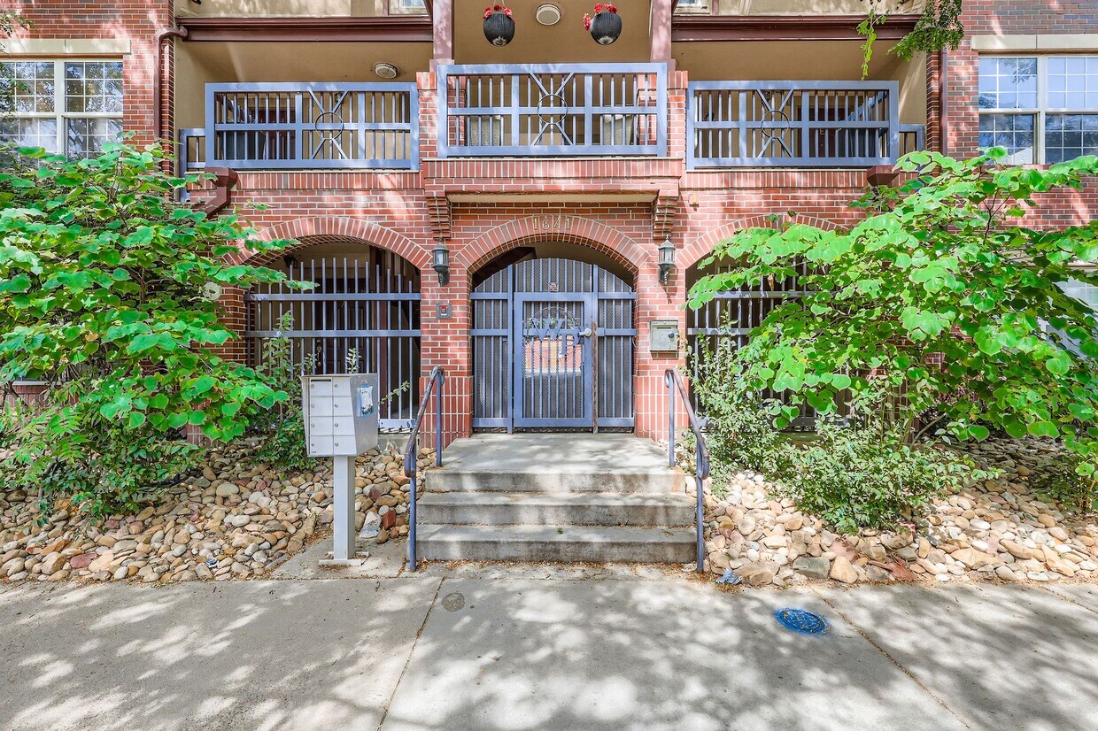 Primary Photo - 1641 N Washington St