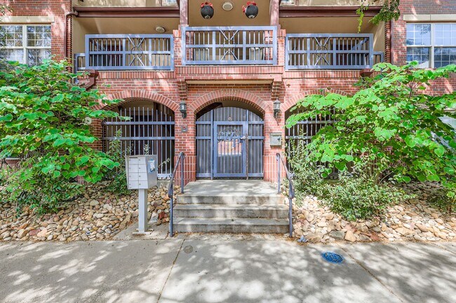 Building Photo - 1641 N Washington St