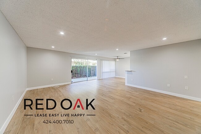 Building Photo - 15101 Magnolia Blvd