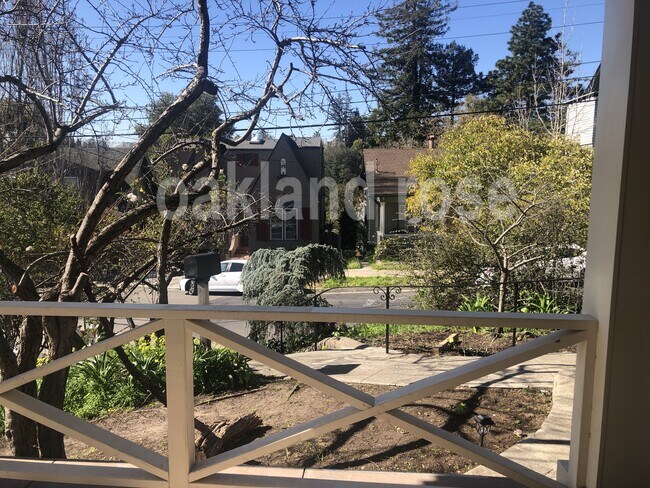 Foto del edificio - 322 Howard Ave