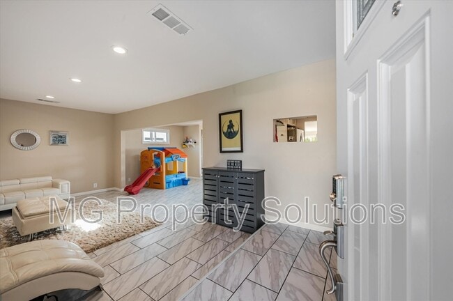 Building Photo - 61 Montego Key