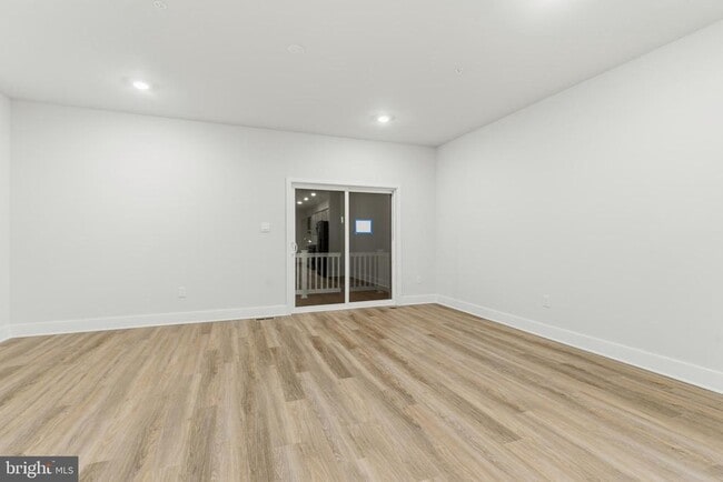 Foto del edificio - 5229 Manor Park Dr