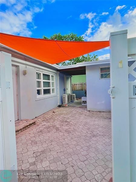 Foto del edificio - 1614 NE 7th St