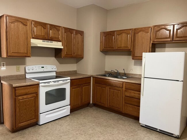 Building Photo - Great 3 bedroom 1.5 bath Home in the count...