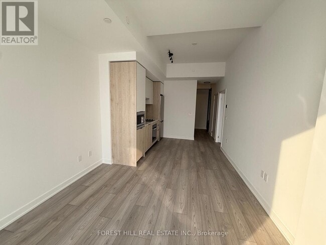 Building Photo - 1007 The Queensway