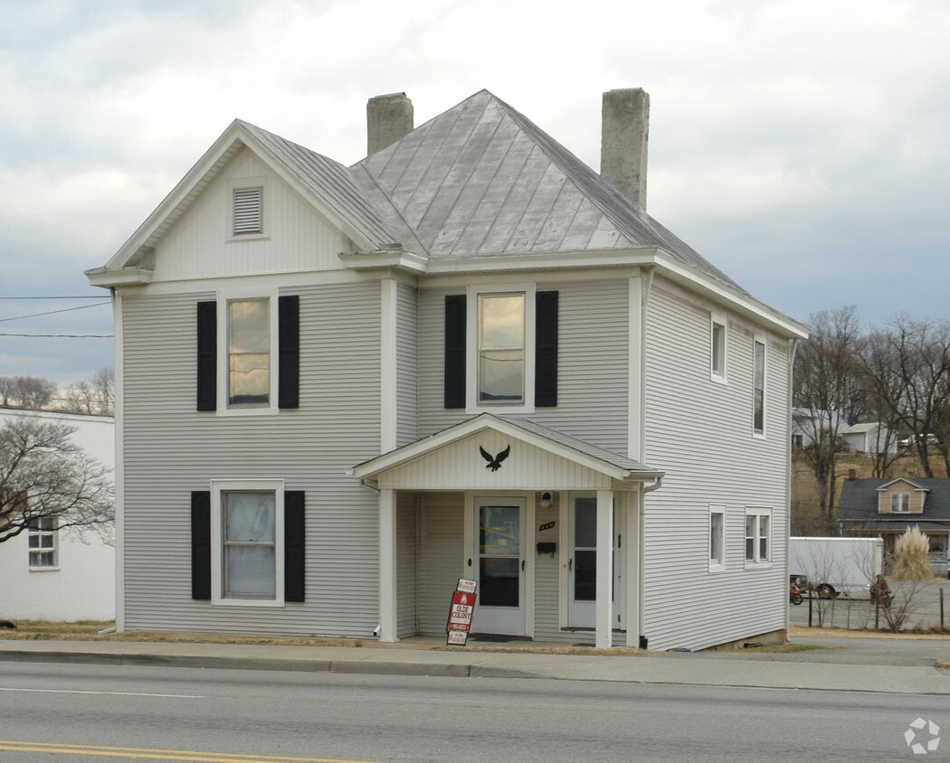 Building Photo - 110 E Washington Ave