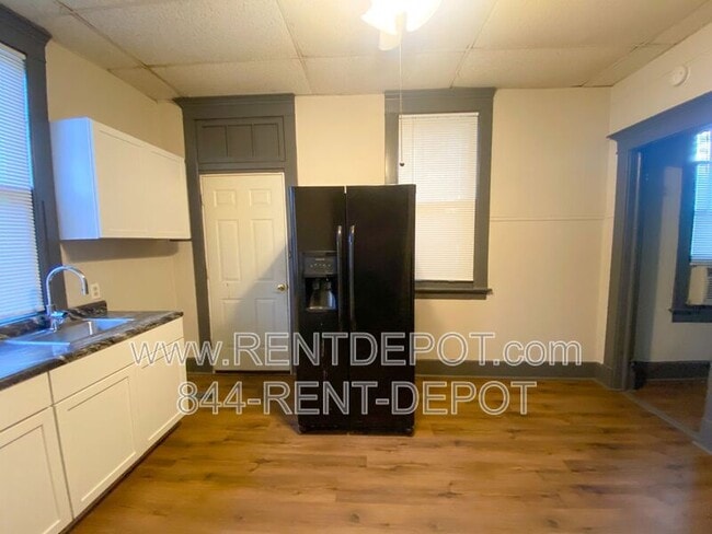 Foto del edificio - 613 Monroe Ave
