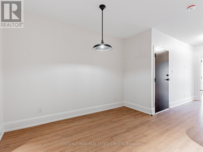 Photo du bâtiment - 2528 Yonge St