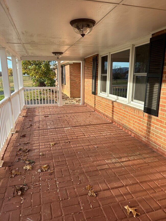 Foto del edificio - 1308 Minebank Rd