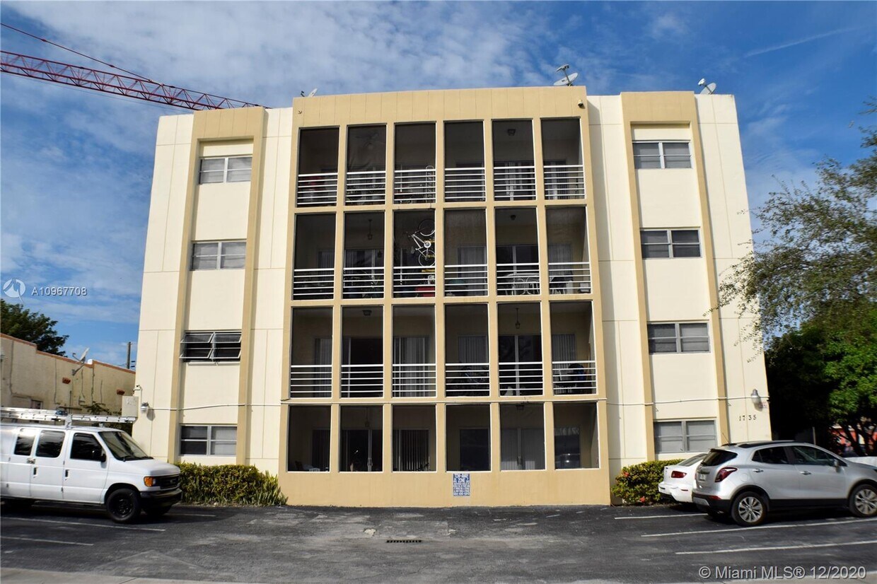 Primary Photo - 1735 Dewey St