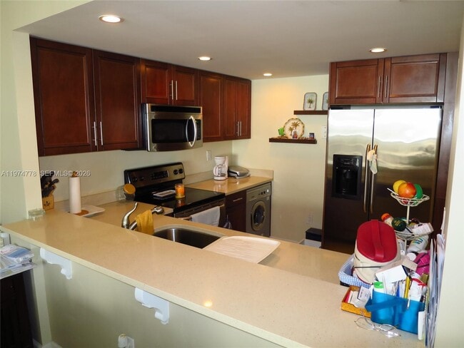 Foto del edificio - 600 NE 36th St