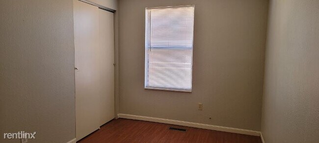 Foto del edificio - 2 br, 1.5 bath Townhome - 4900 Andrew Jack...