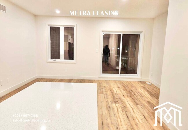 Photo du bâtiment - Three Bedroom Townhouse