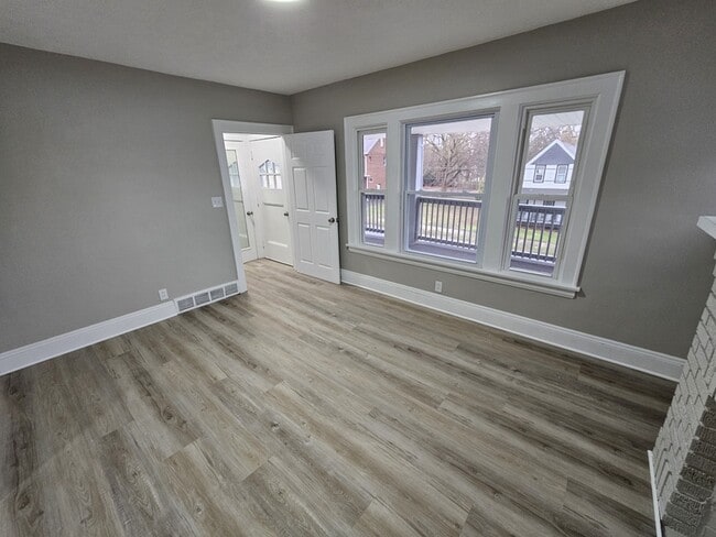 Building Photo - 9711 Aetna Rd