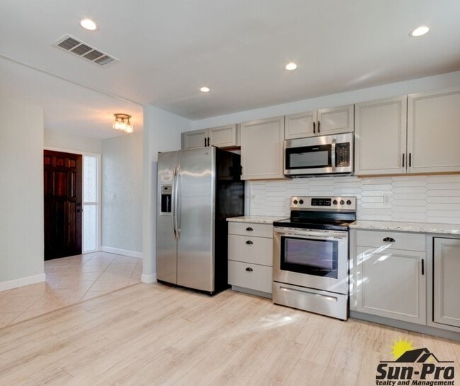 Photo - 743 Knollview Boulevard House