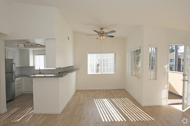 Renovated 1 Bedroom Upstairs - Madison Newport Apartment Homes