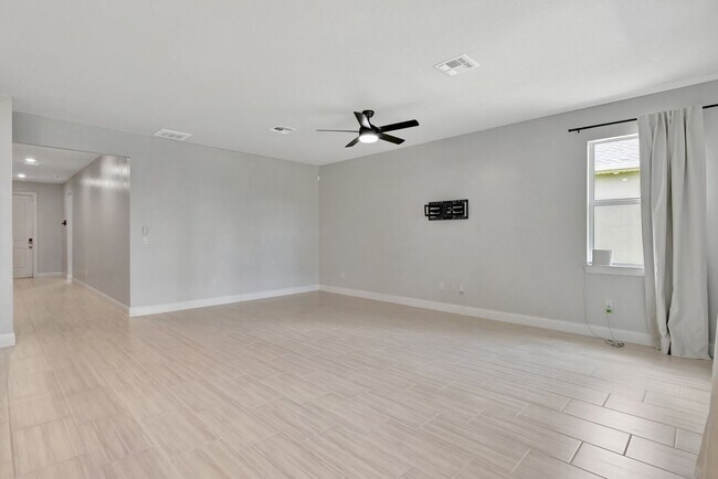 Foto del edificio - Spacious 4BR Home in Port St. Lucie – Modern Comfort Awaits