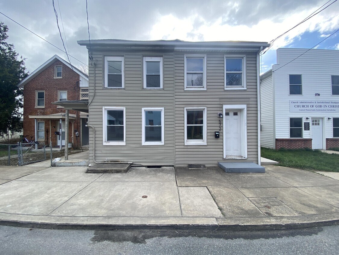 572 S Main St, Chambersburg, PA 17201 Townhome Rentals in