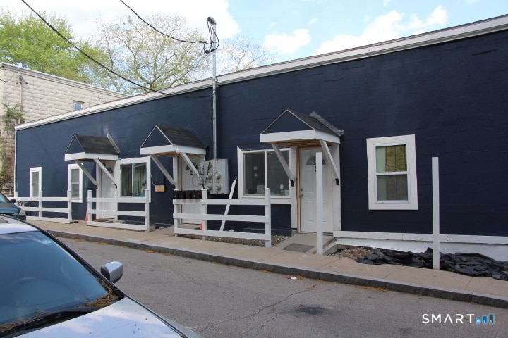 Building Photo - 33 Lake St