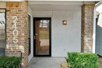 Building Photo - 17490 Meandering Way