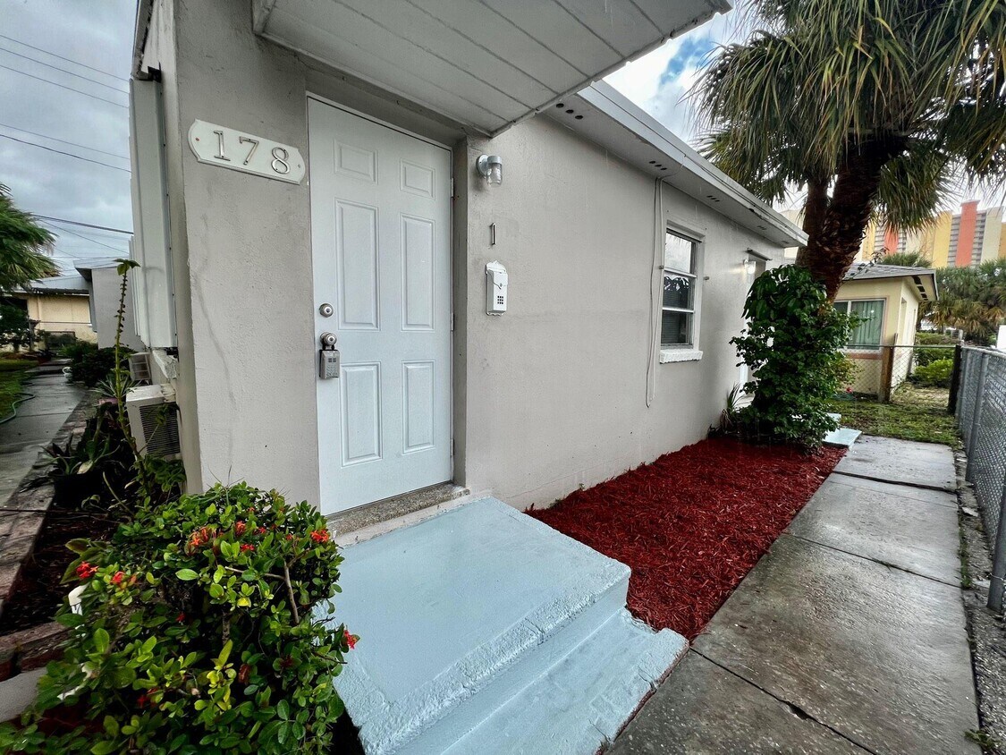 178 E 27th St Unit 1, West Palm Beach, FL 33404 Room for Rent in West