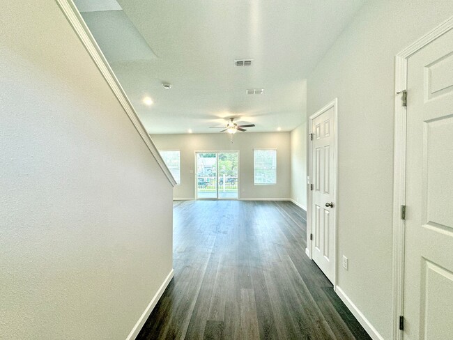 Foto del edificio - Brand-New 3-Bedroom Home Near NS Mayport w...