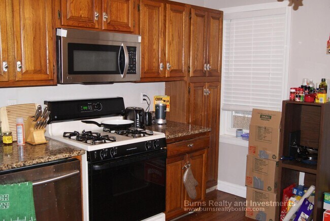 Building Photo - 666 E 5th St