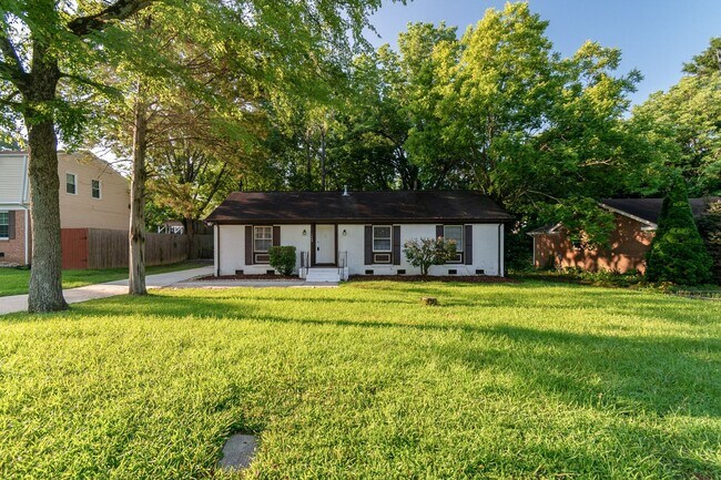 Foto del edificio - Well maintained ranch home in Charlotte!