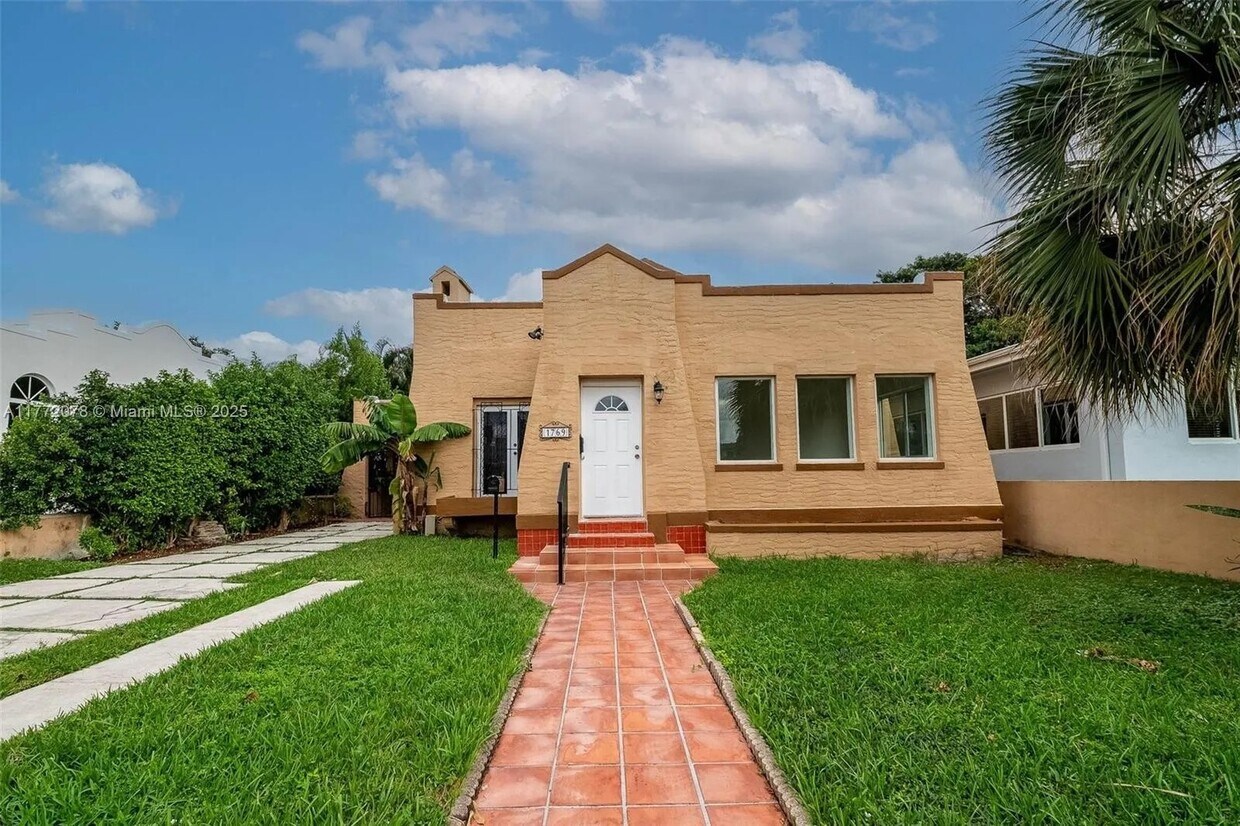 Foto principal - 1769 SW 24th Ter