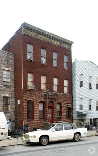 Primary Photo - 201 Woodpoint Rd